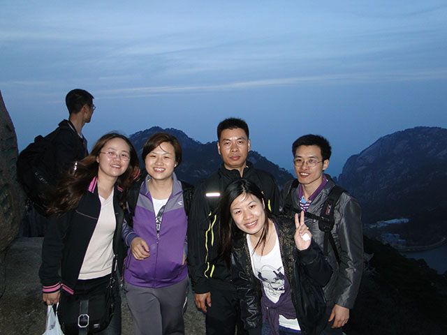 2011。04。30黃山之旅（黃山之上，夜色撩人，人更美！）V.jpg
